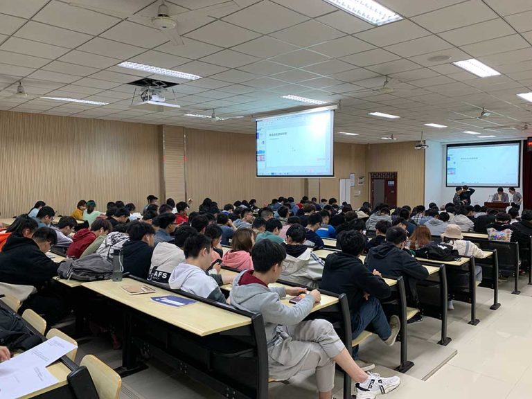 成电少年学FPGA技术推广高校行,重庆工程学院站
